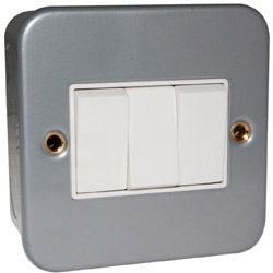 Click Metal Clad 10A 3 Gang Triple 2 Way Switch