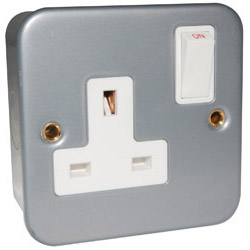 Scolmore Click Metal Clad 1 Gang Single Switched Socket CLO35
